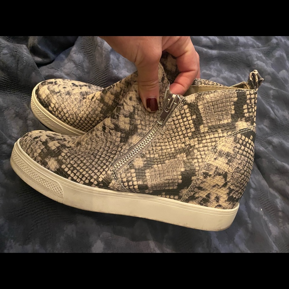 Gently used Steve Madden snake skin wedge ankle boots size 11